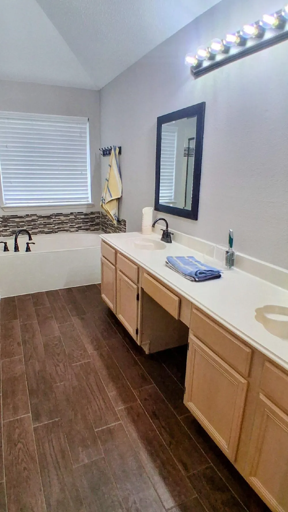 4503 Queenswood Drive Grand Prairie, TX 75052