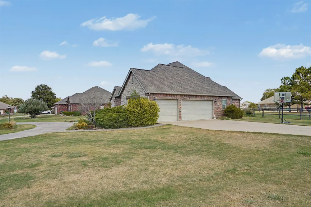 6833 S 302nd EastAvenue Broken Arrow, OK 74014