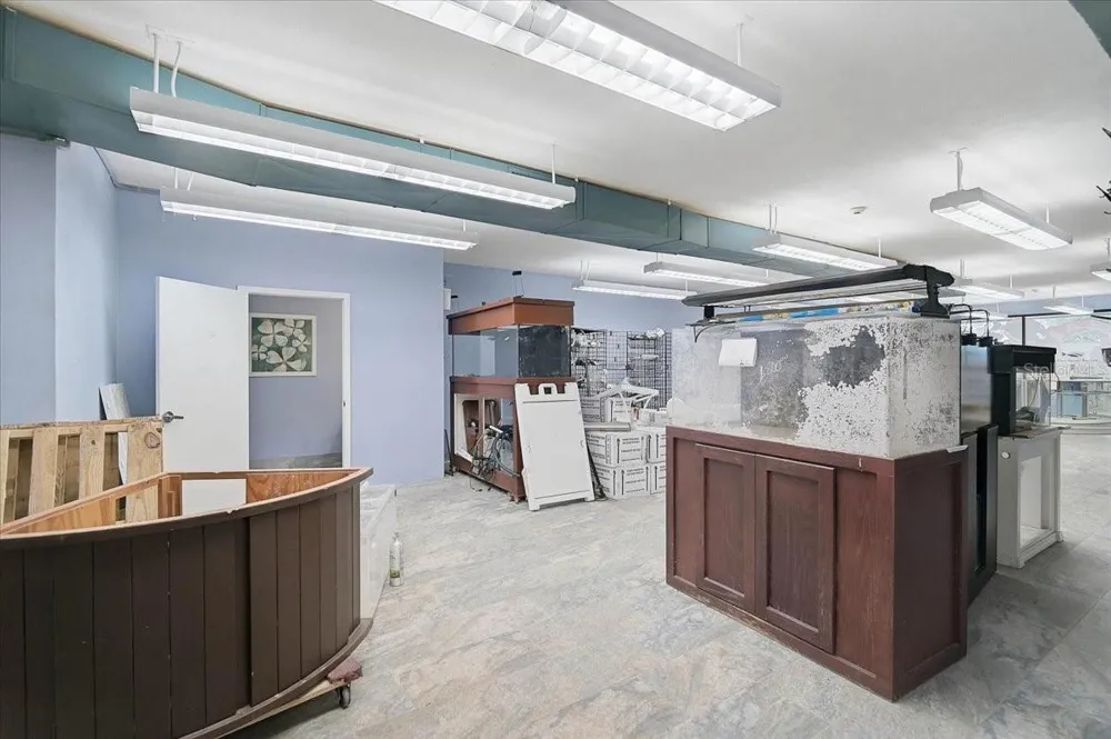 2160 GULF GATE DRIVE Sarasota, FL 34231