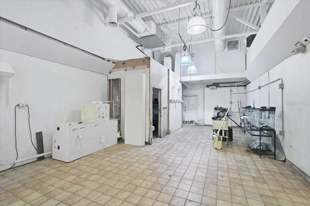 2160 GULF GATE DRIVE Sarasota, FL 34231