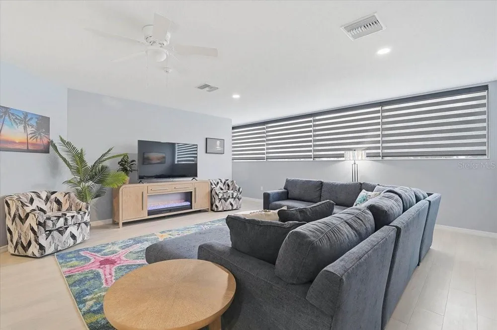 2160 GULF GATE DRIVE Sarasota, FL 34231