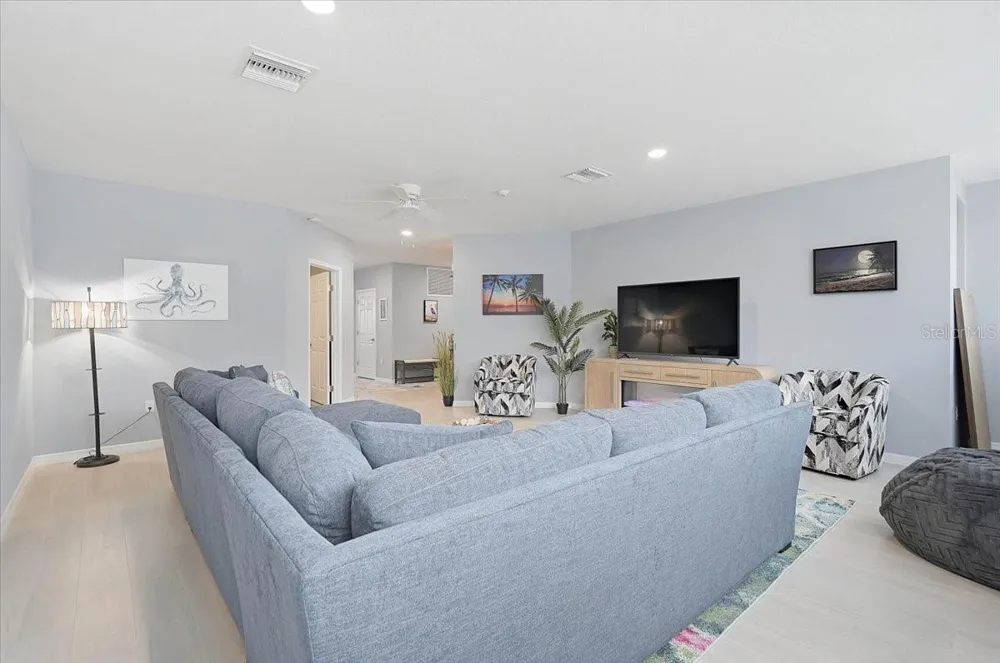 2160 GULF GATE DRIVE Sarasota, FL 34231
