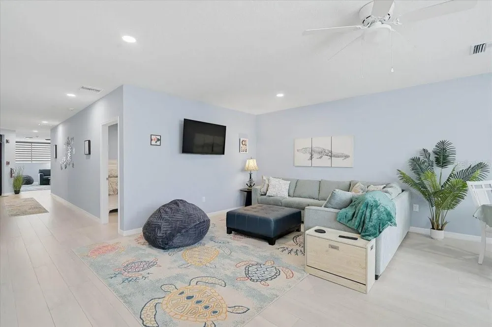 2160 GULF GATE DRIVE Sarasota, FL 34231