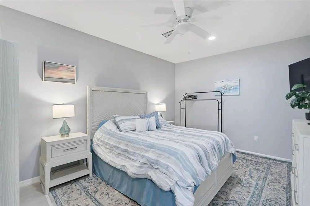 2160 GULF GATE DRIVE Sarasota, FL 34231