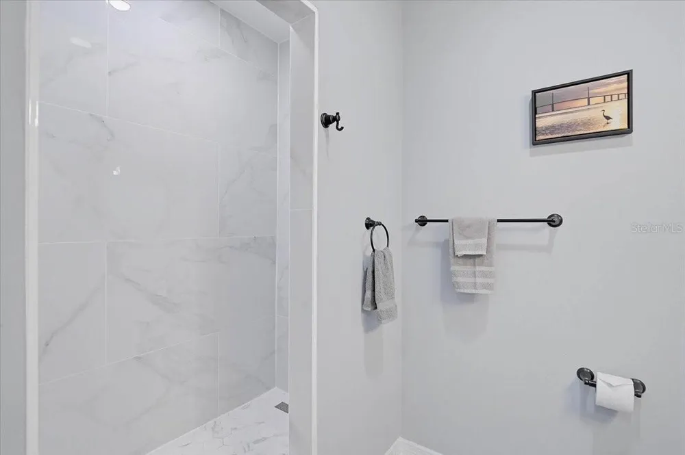 2160 GULF GATE DRIVE Sarasota, FL 34231