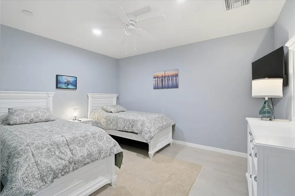 2160 GULF GATE DRIVE Sarasota, FL 34231