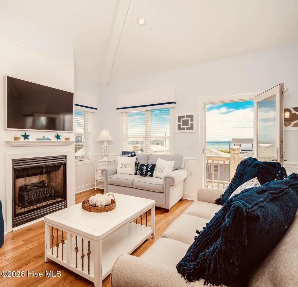 202 W Dobbs Street #C Atlantic Beach, NC 28512