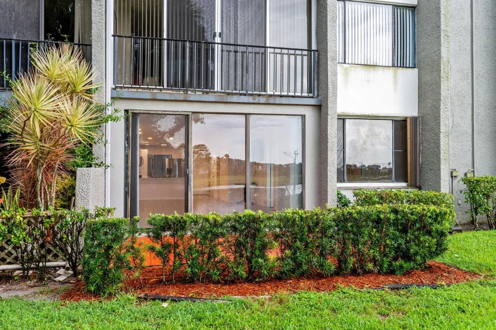 4822 ESEDRA COURT #106 Lake Worth, FL 33467
