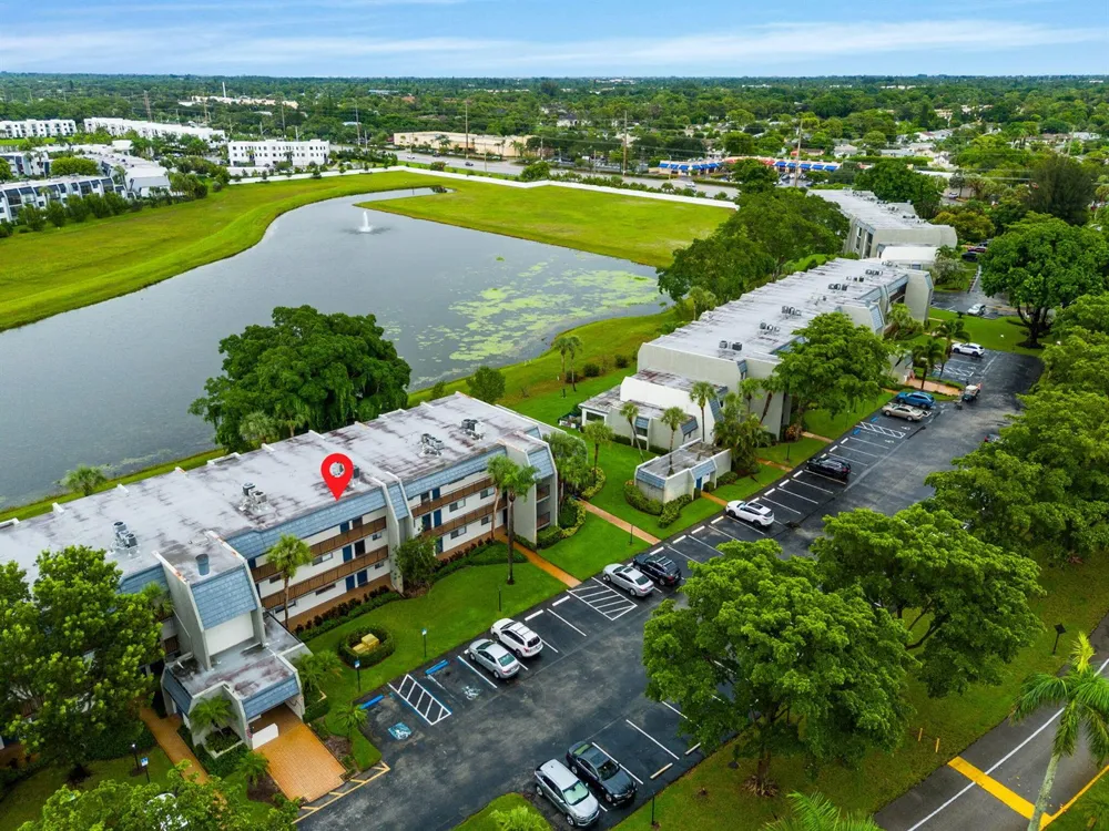 4822 ESEDRA COURT #106 Lake Worth, FL 33467