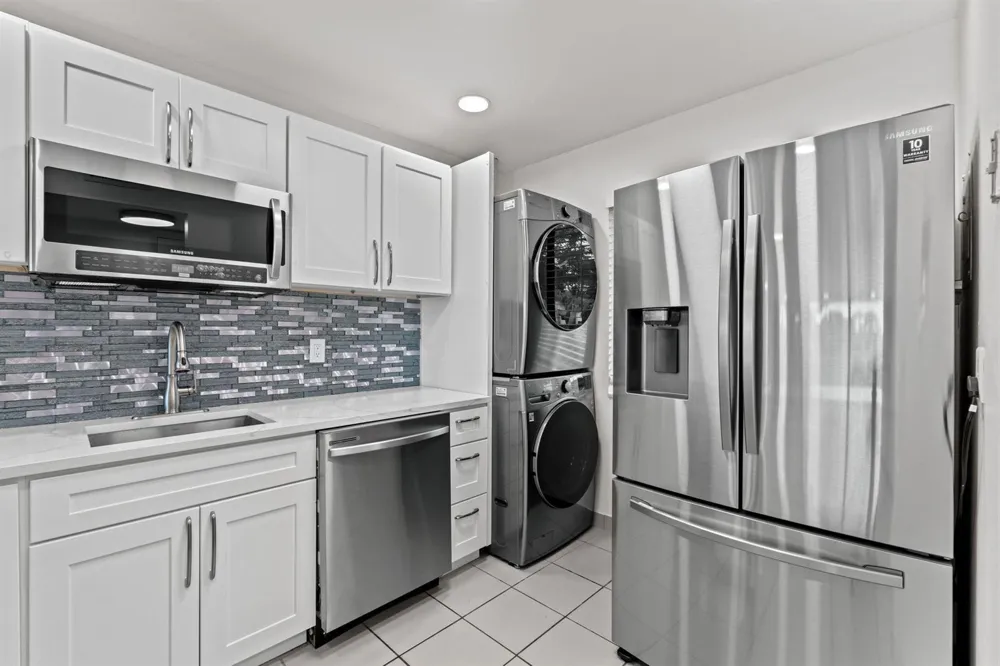 4822 ESEDRA COURT #106 Lake Worth, FL 33467