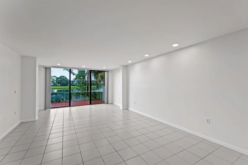4822 ESEDRA COURT #106 Lake Worth, FL 33467
