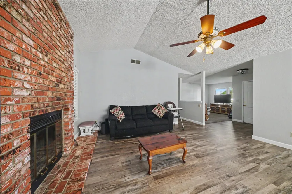 2123 Magnolia Avenue Sanger, CA 93657