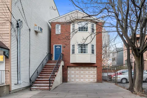 132 MORRIS ST
