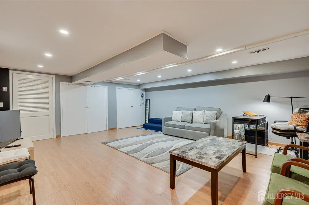 1602 Deerfield Drive Edison, NJ 08820