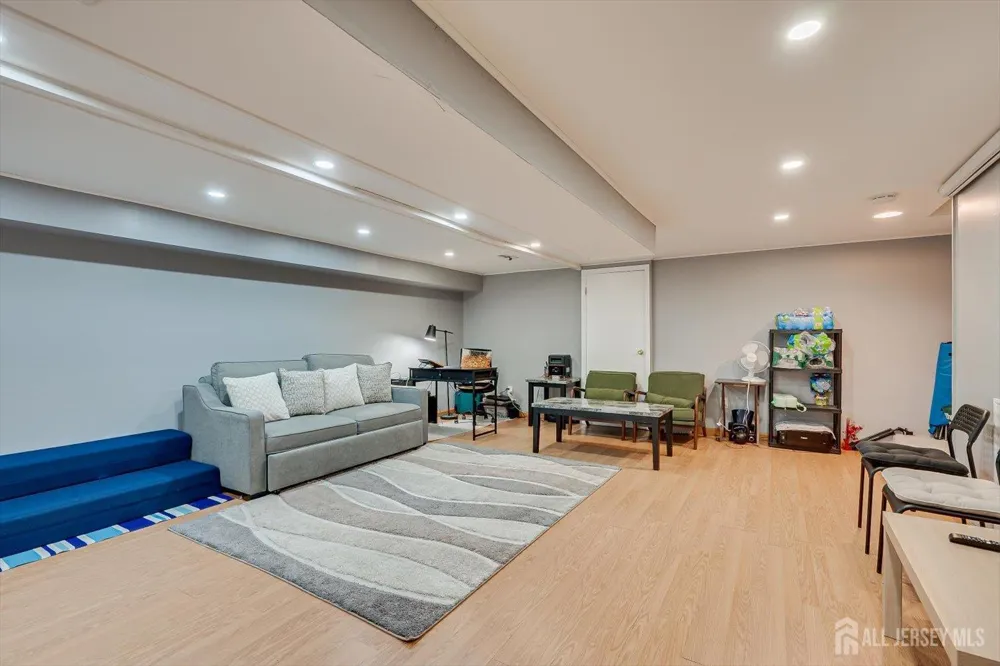 1602 Deerfield Drive Edison, NJ 08820