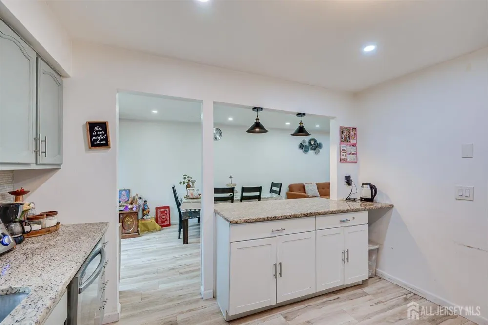 1602 Deerfield Drive Edison, NJ 08820
