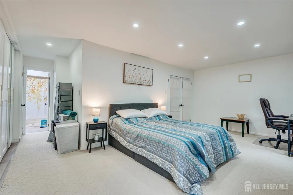 1602 Deerfield Drive Edison, NJ 08820
