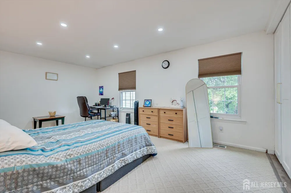 1602 Deerfield Drive Edison, NJ 08820