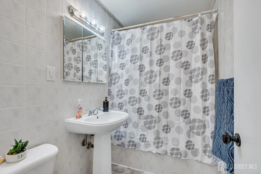 1602 Deerfield Drive Edison, NJ 08820