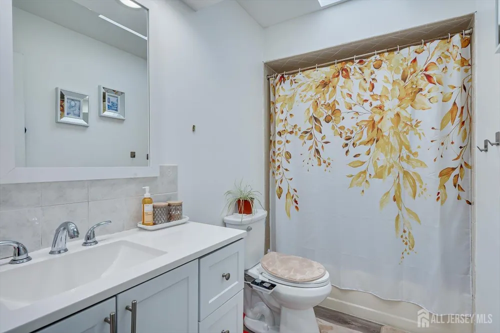 1602 Deerfield Drive Edison, NJ 08820