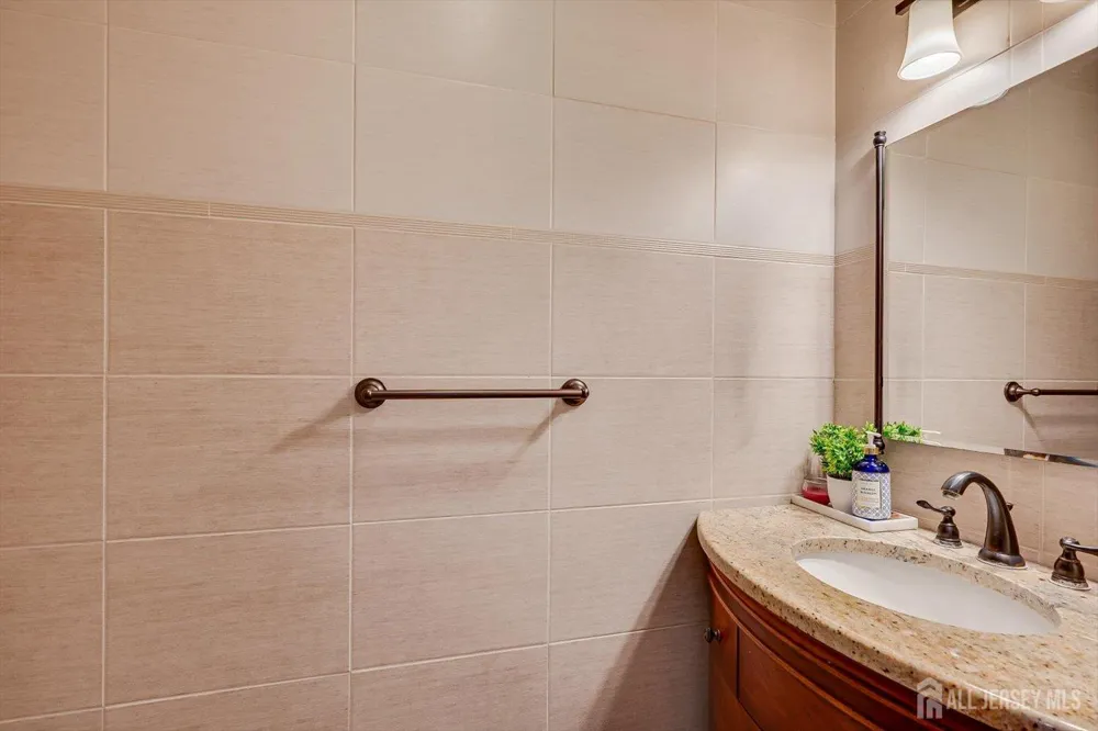 1602 Deerfield Drive Edison, NJ 08820