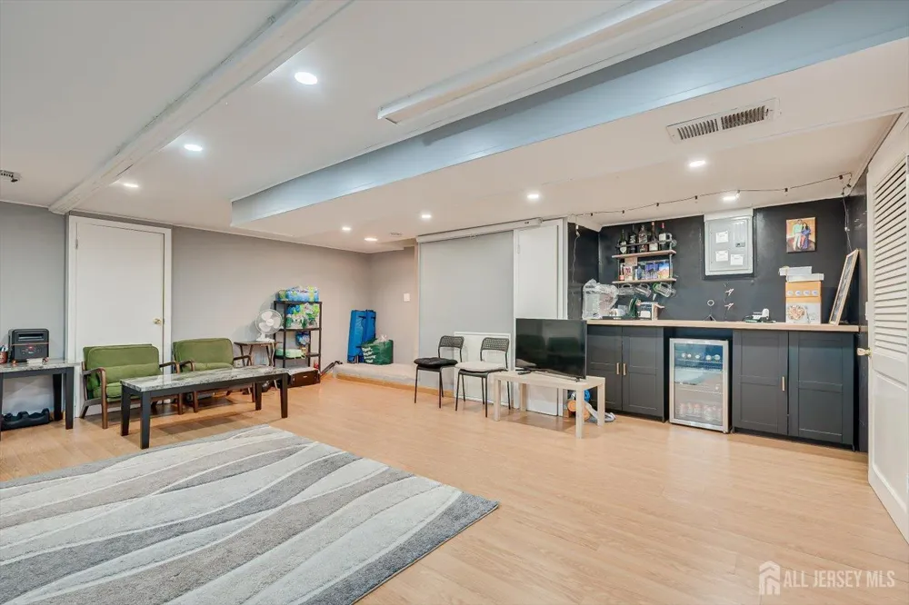1602 Deerfield Drive Edison, NJ 08820
