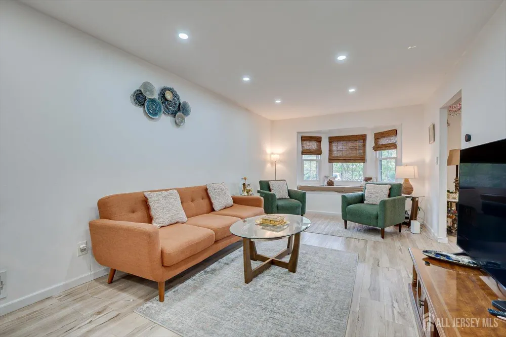 1602 Deerfield Drive Edison, NJ 08820