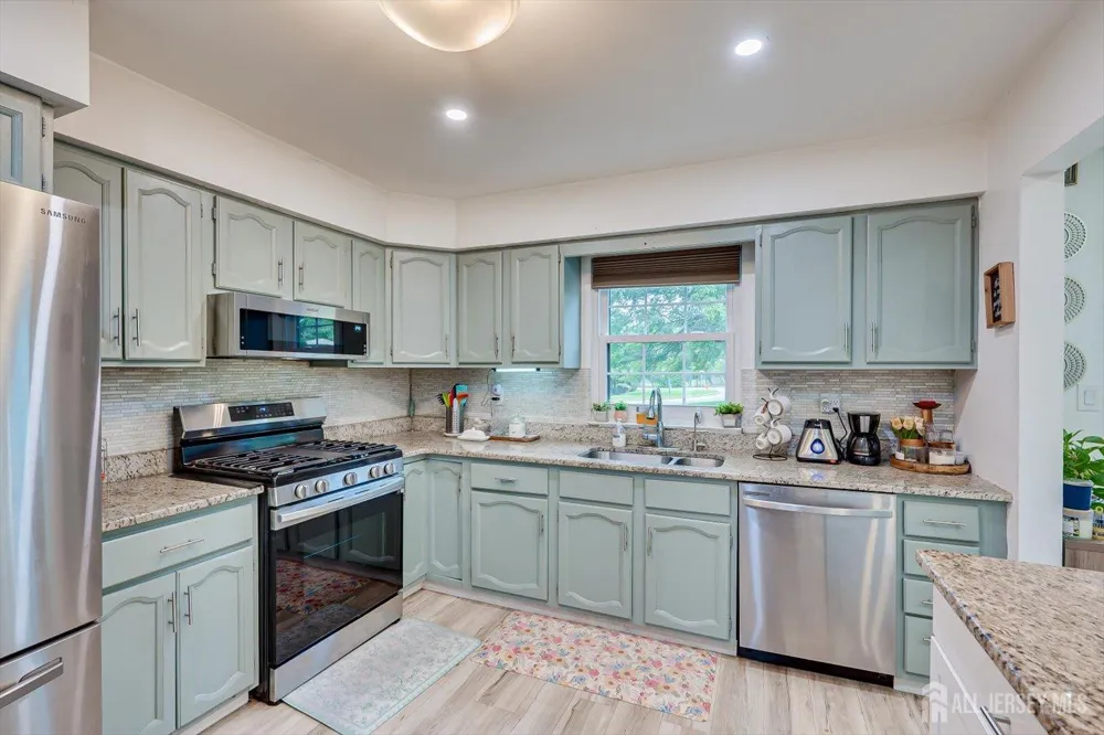 1602 Deerfield Drive Edison, NJ 08820