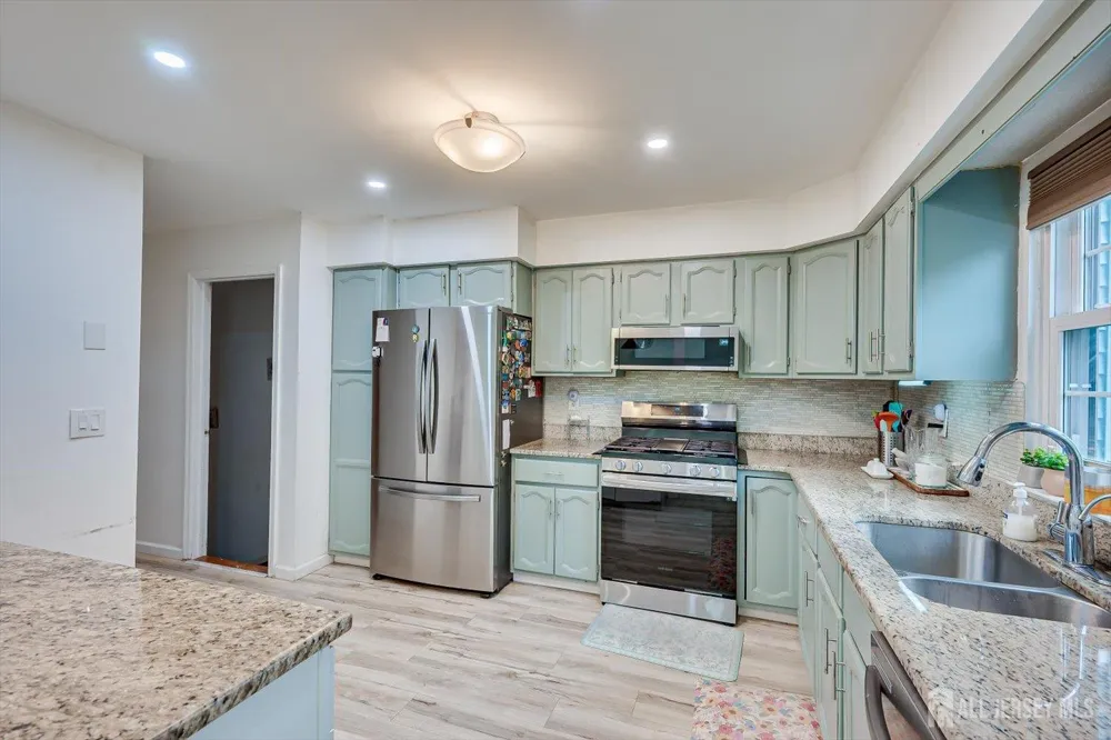 1602 Deerfield Drive Edison, NJ 08820