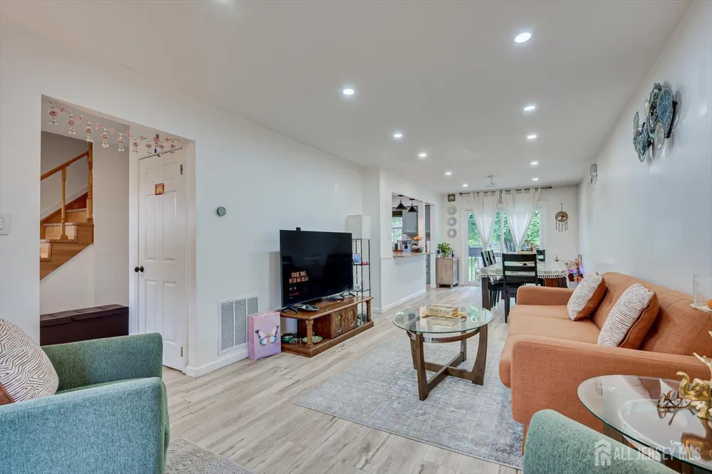 1602 Deerfield Drive Edison, NJ 08820