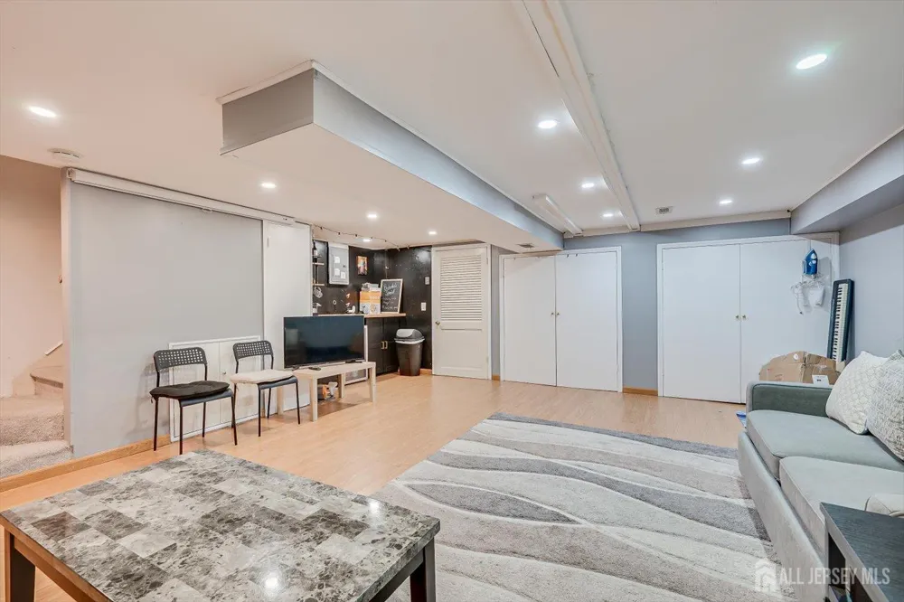 1602 Deerfield Drive Edison, NJ 08820