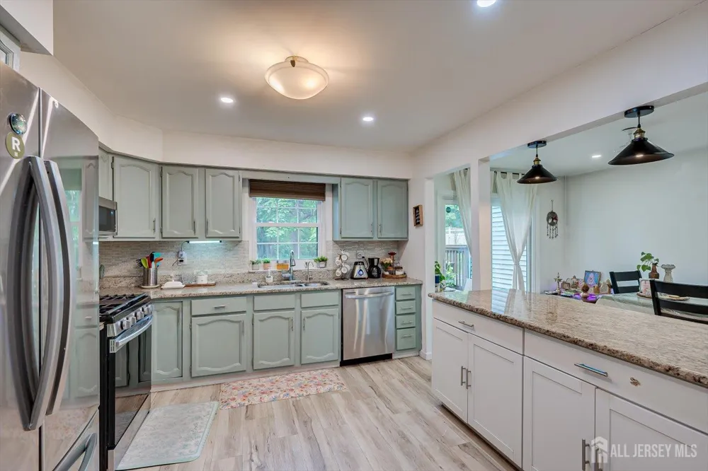 1602 Deerfield Drive Edison, NJ 08820