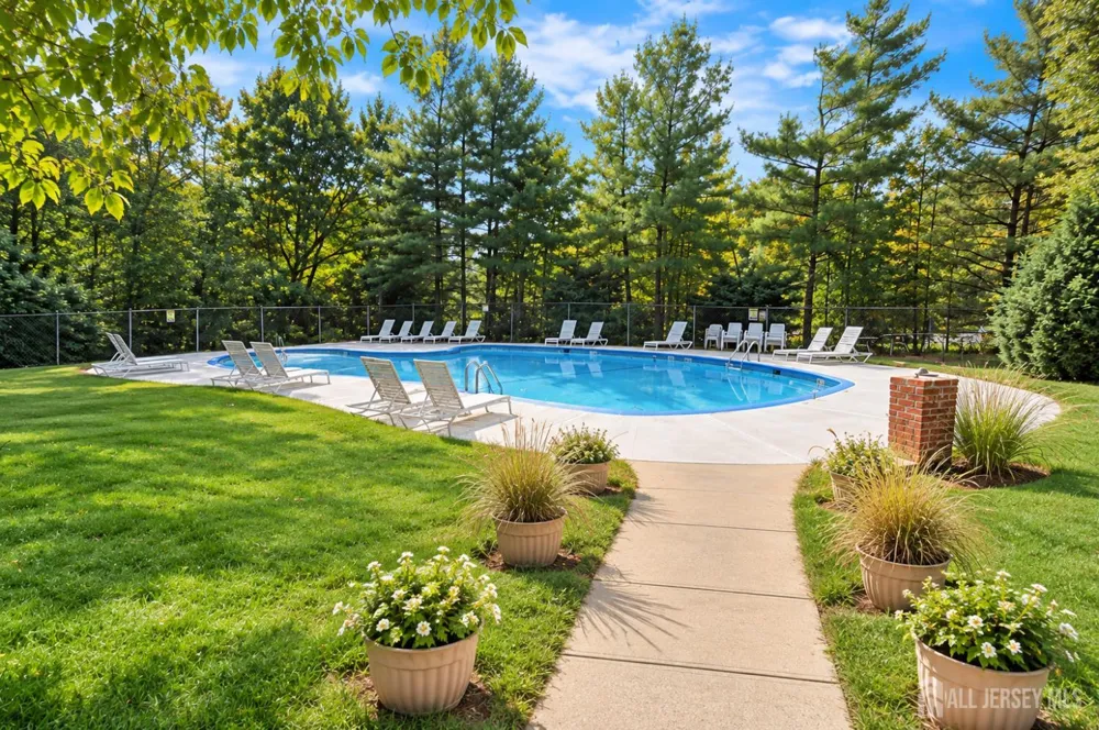 188 heywood Court Matawan, NJ 07747
