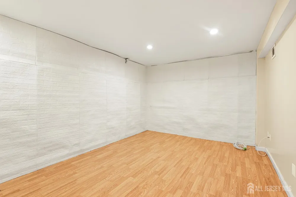 188 heywood Court Matawan, NJ 07747