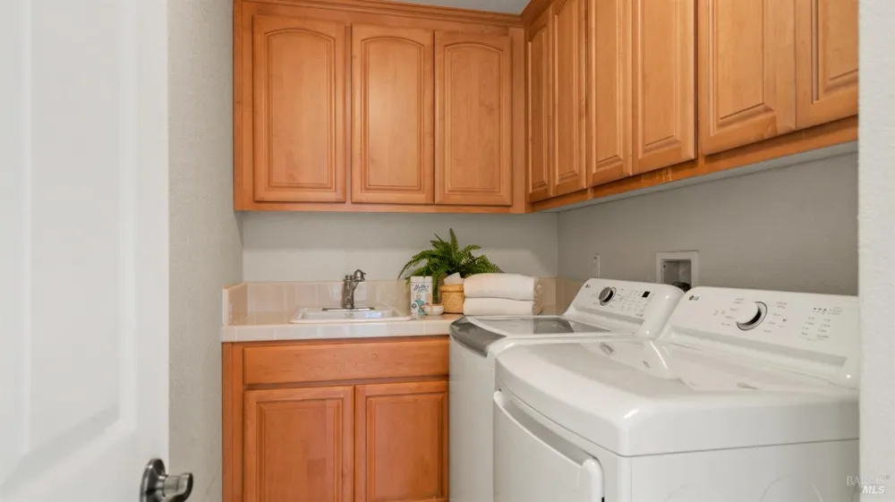 84 Pinheiro Circle Novato, CA 94945