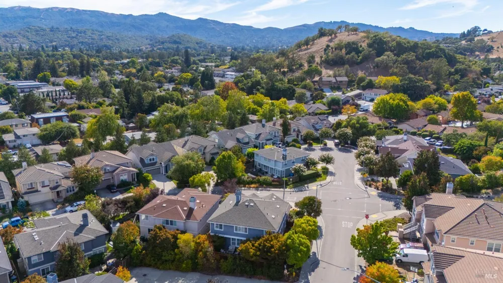 84 Pinheiro Circle Novato, CA 94945