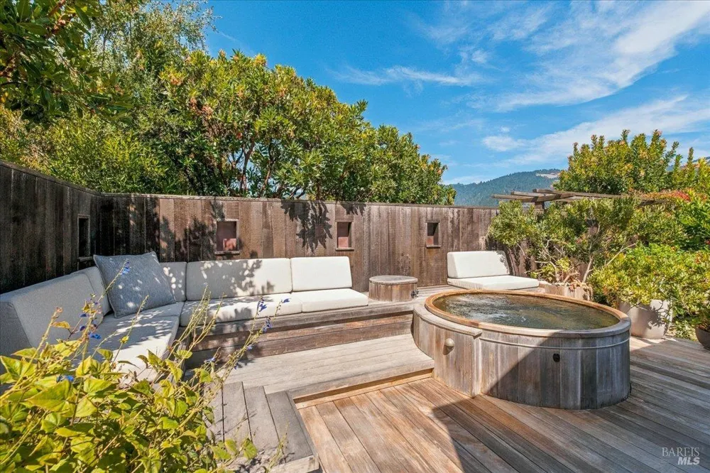 290 Seadrift Road Stinson Beach, CA 94970