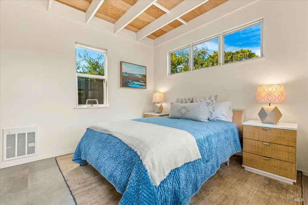 290 Seadrift Road Stinson Beach, CA 94970
