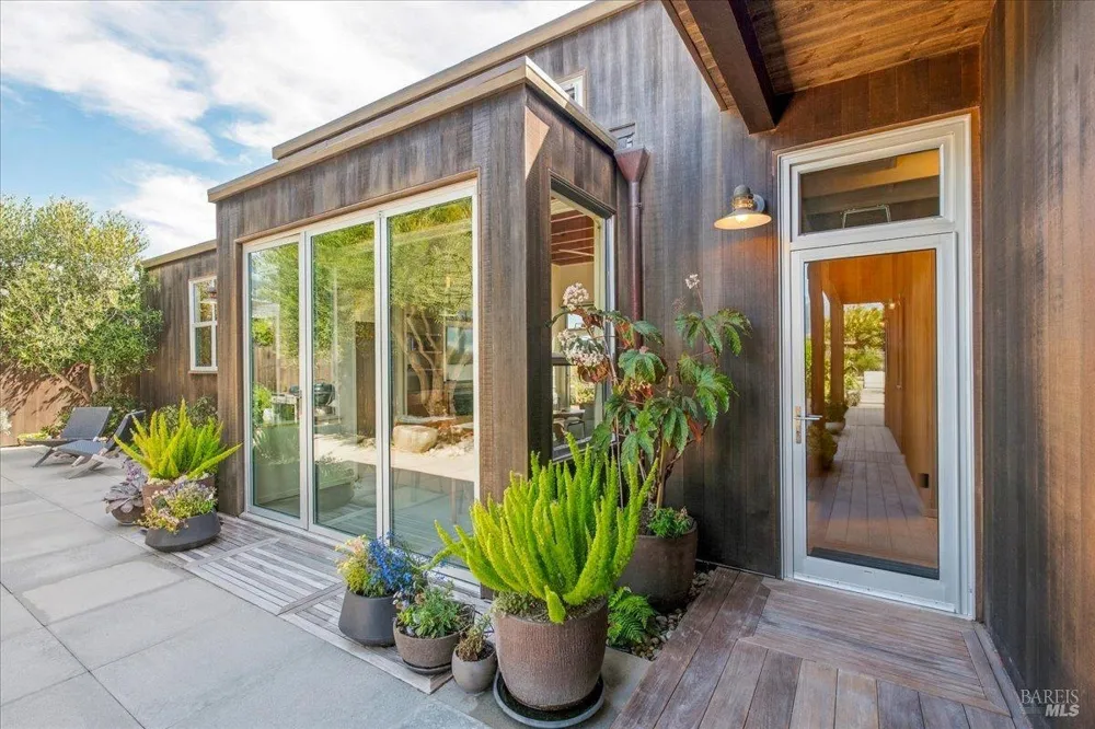 290 Seadrift Road Stinson Beach, CA 94970
