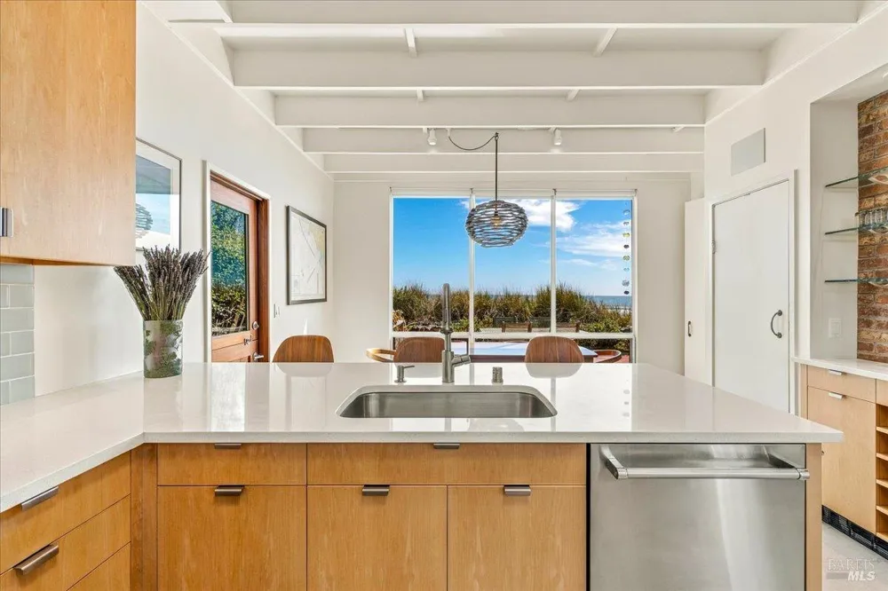 290 Seadrift Road Stinson Beach, CA 94970