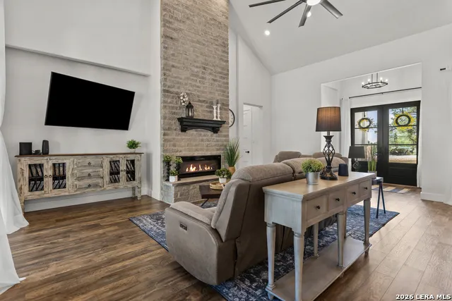 227 PARADISE HLS New Braunfels, TX 78132