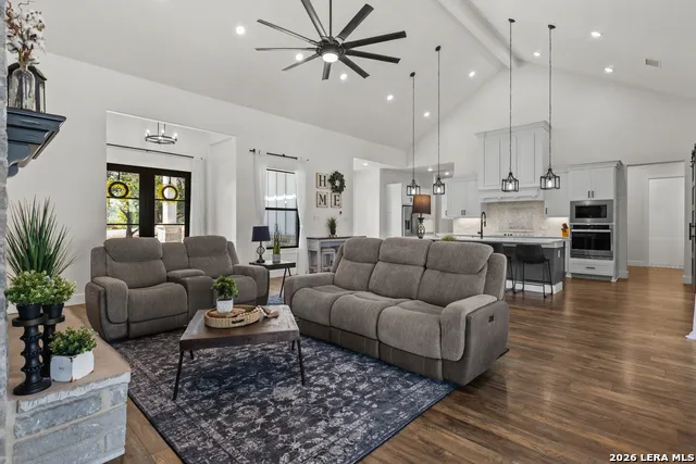 227 PARADISE HLS New Braunfels, TX 78132