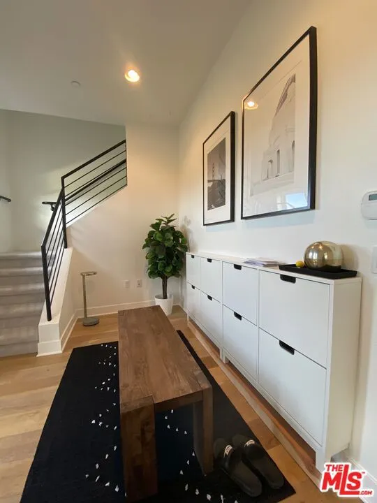 2753 Waverly Drive #801 Los Angeles, CA 90039
