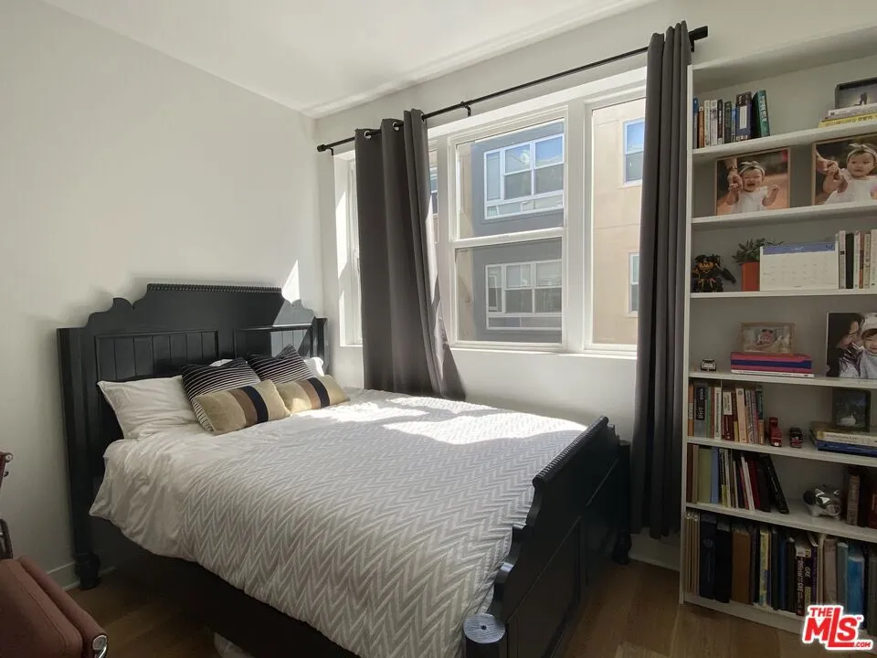 2753 Waverly Drive #801 Los Angeles, CA 90039