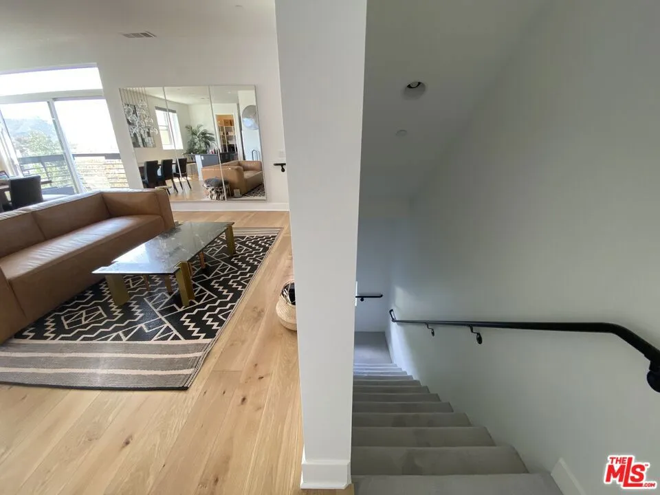 2753 Waverly Drive #801 Los Angeles, CA 90039