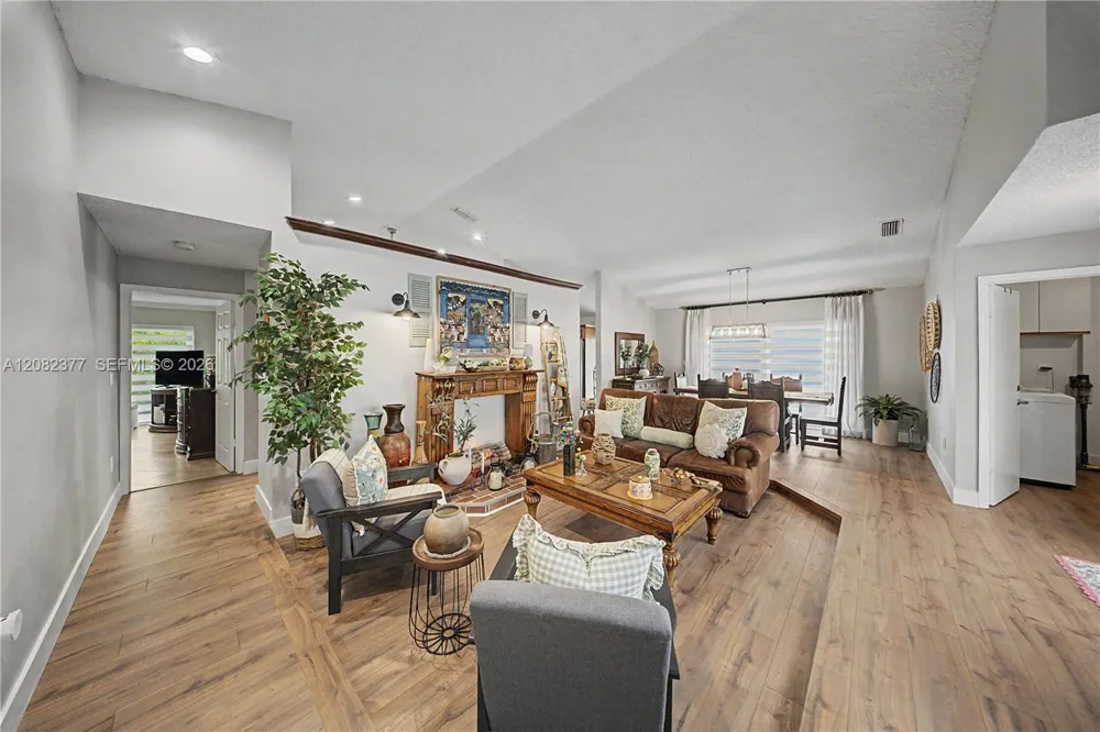 14220 SW 92nd St Miami, FL 33186