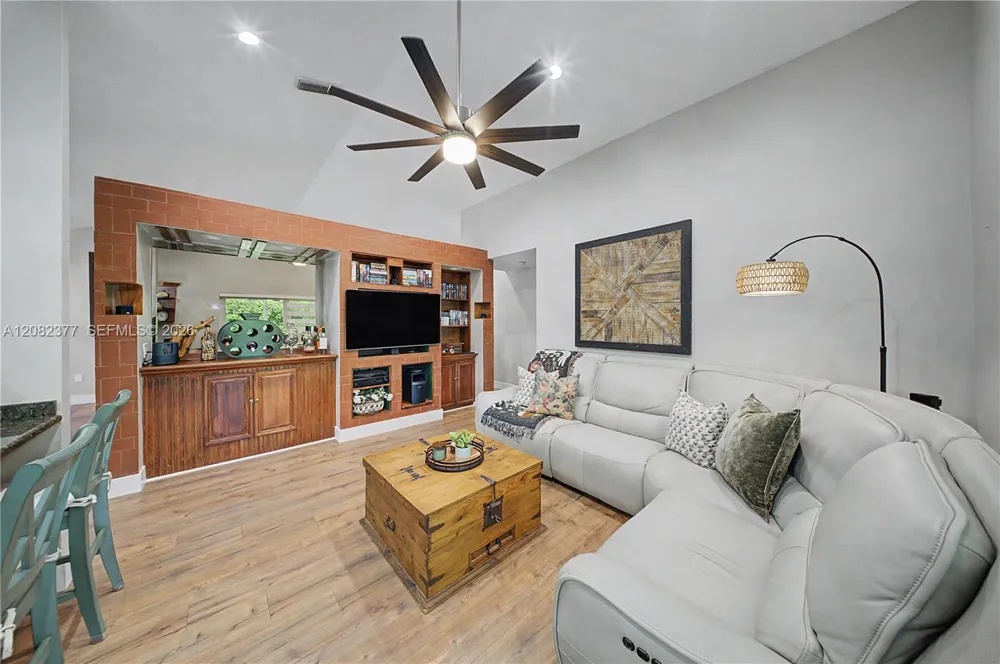 14220 SW 92nd St Miami, FL 33186