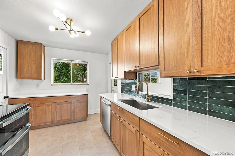 11213 W Briarwood Drive Lakewood, CO 80226