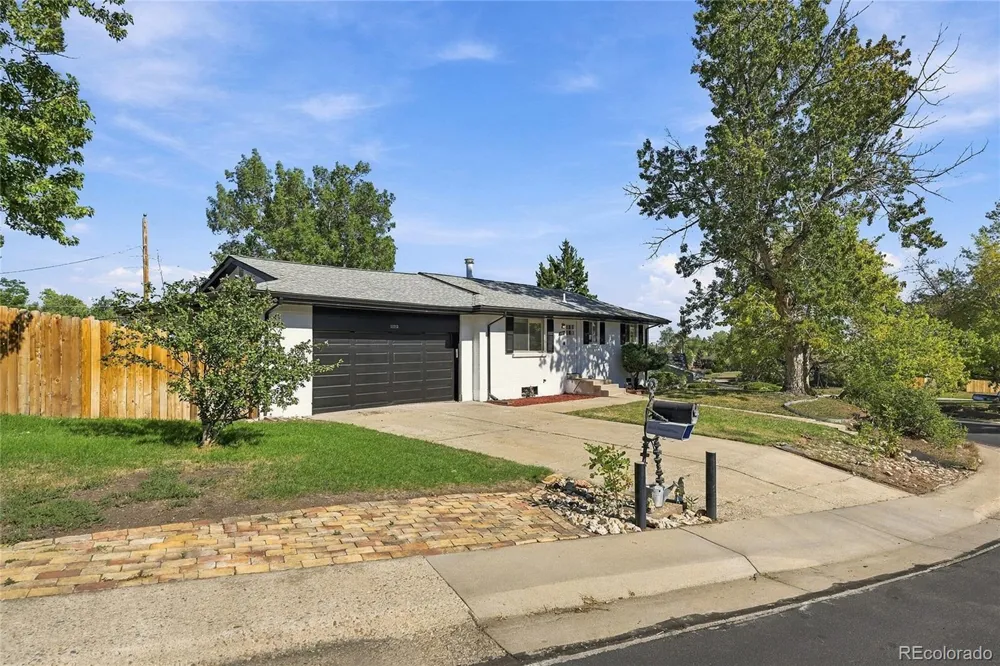 11213 W Briarwood Drive Lakewood, CO 80226