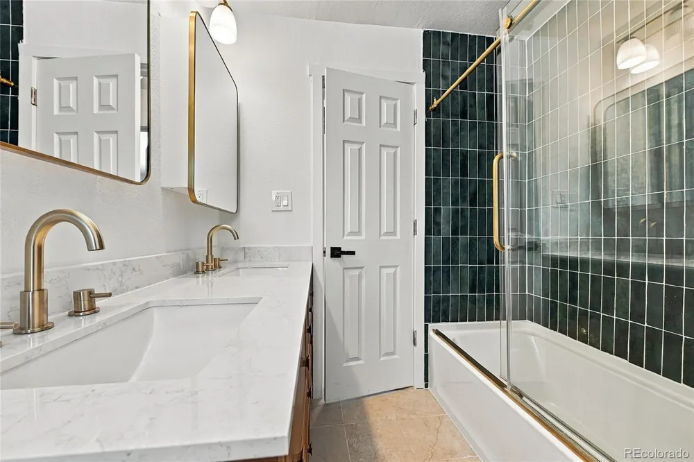 11213 W Briarwood Drive Lakewood, CO 80226